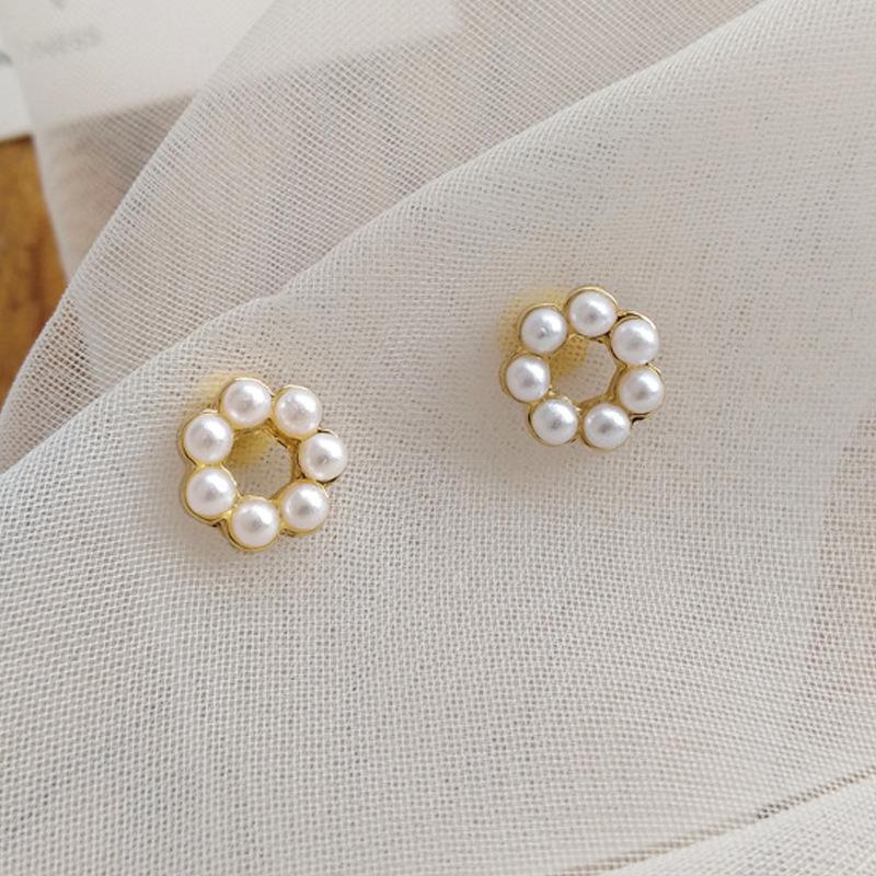 Light Luxury Pearl Stud Earrings Celebrity Temperament Flower Earrings Elegant High-end Earrings