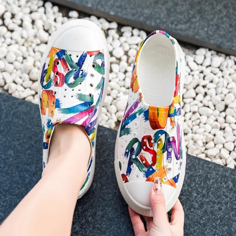 2025 Women's Thick Sole Hole Shoes Leopard Pattern Colored Printing Outdoor Fashion Beach Lightweight Anti Slip Muller Shoes