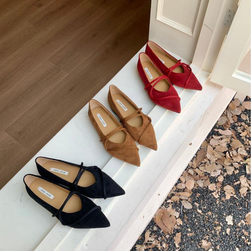 Hong Kong French retro Mary Jane shoes women's autumn 2025 new shallow mouth niche suede inner height-increasing pointed single shoes
