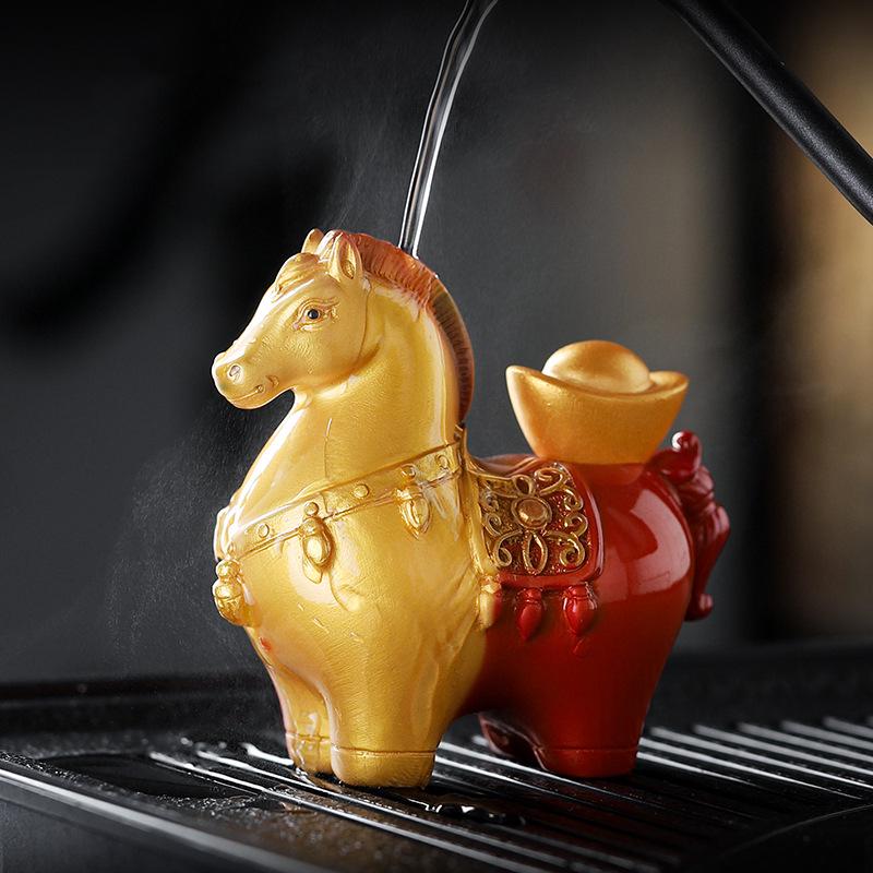 Color-Changing Horse Tea Pet: Resin Ornament for Creative Office and Tea Table Decor