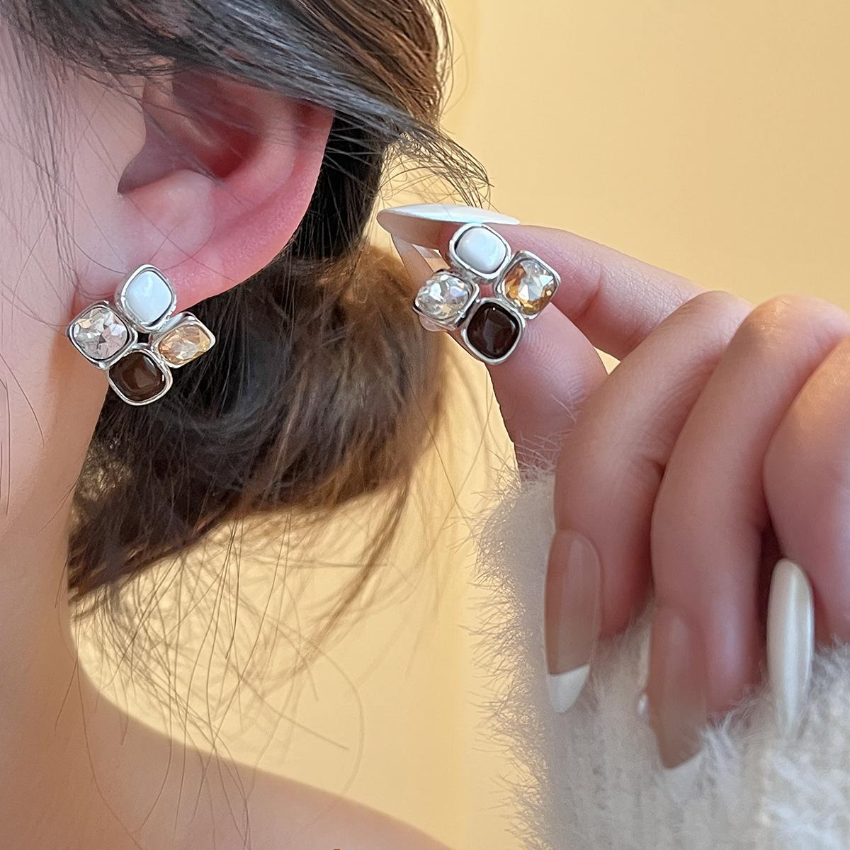 

Geometric Square Splicing Zircon Temperament Women S Light Luxury Design High-End Commuter Earrings