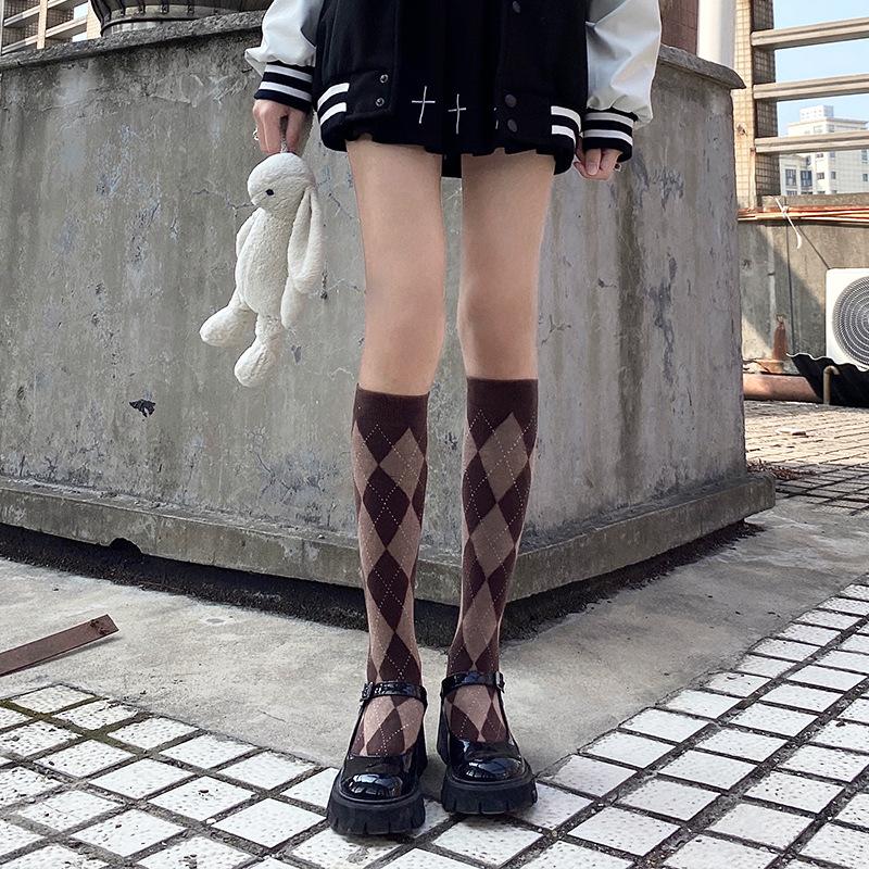 Night teaching room rhombus black and white medium tube calf socks women's spring and autumn long tube rhombus checkerboard jk college style