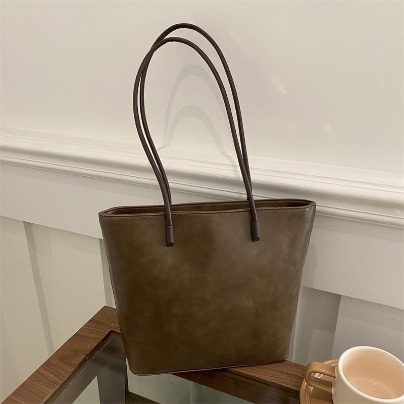 

Сумки Женские На Плечо Для Поездок Женские Сумки 2025 Новые Ретро Простые Сумки-Тоут Простые Вместительные Сумки На Плечо коричневый