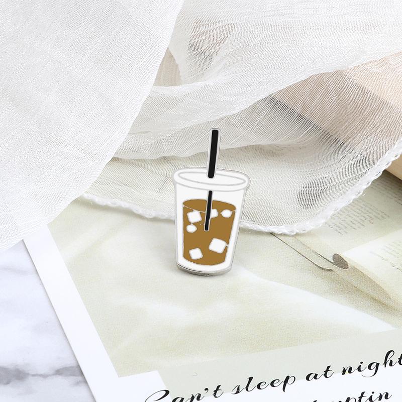 Módní kávové brože Šálek Iced Americano Malé smaltované odznáčky Roztomilý zakázkový kovový odznak Šperky Klopa Džínová batohová spona Ikona Dárky