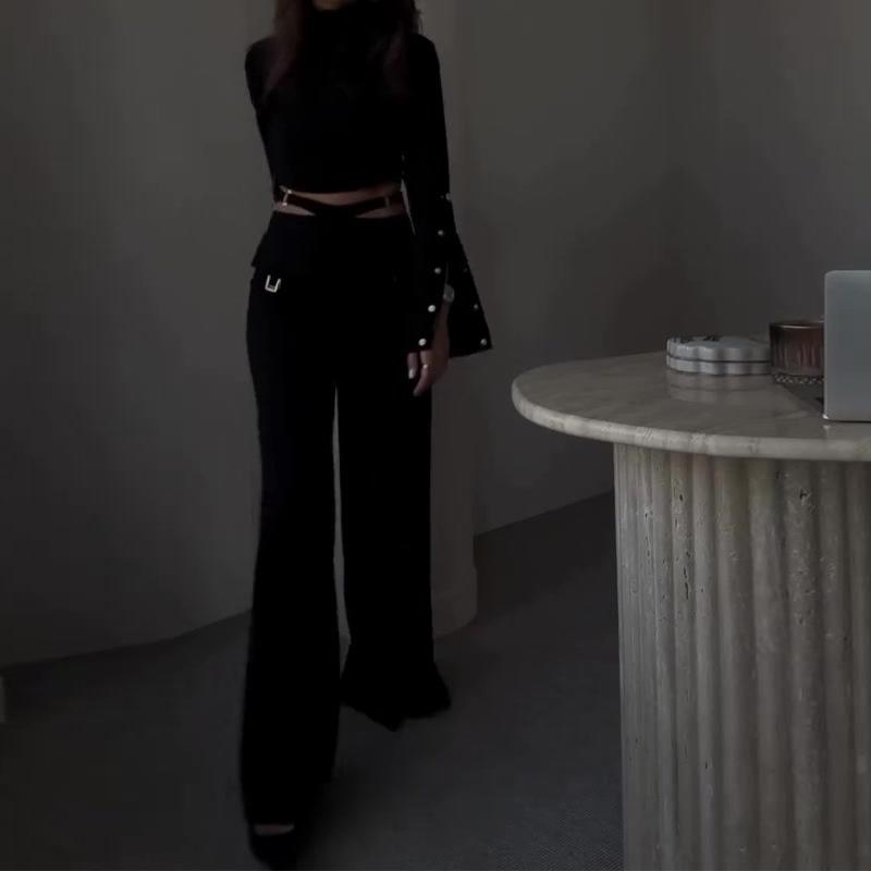 

Женский белый кроп-топ с высоким воротом и длинными рукавами, с манжетами на пуговицах и комплект брюк широкого кроя M чёрный