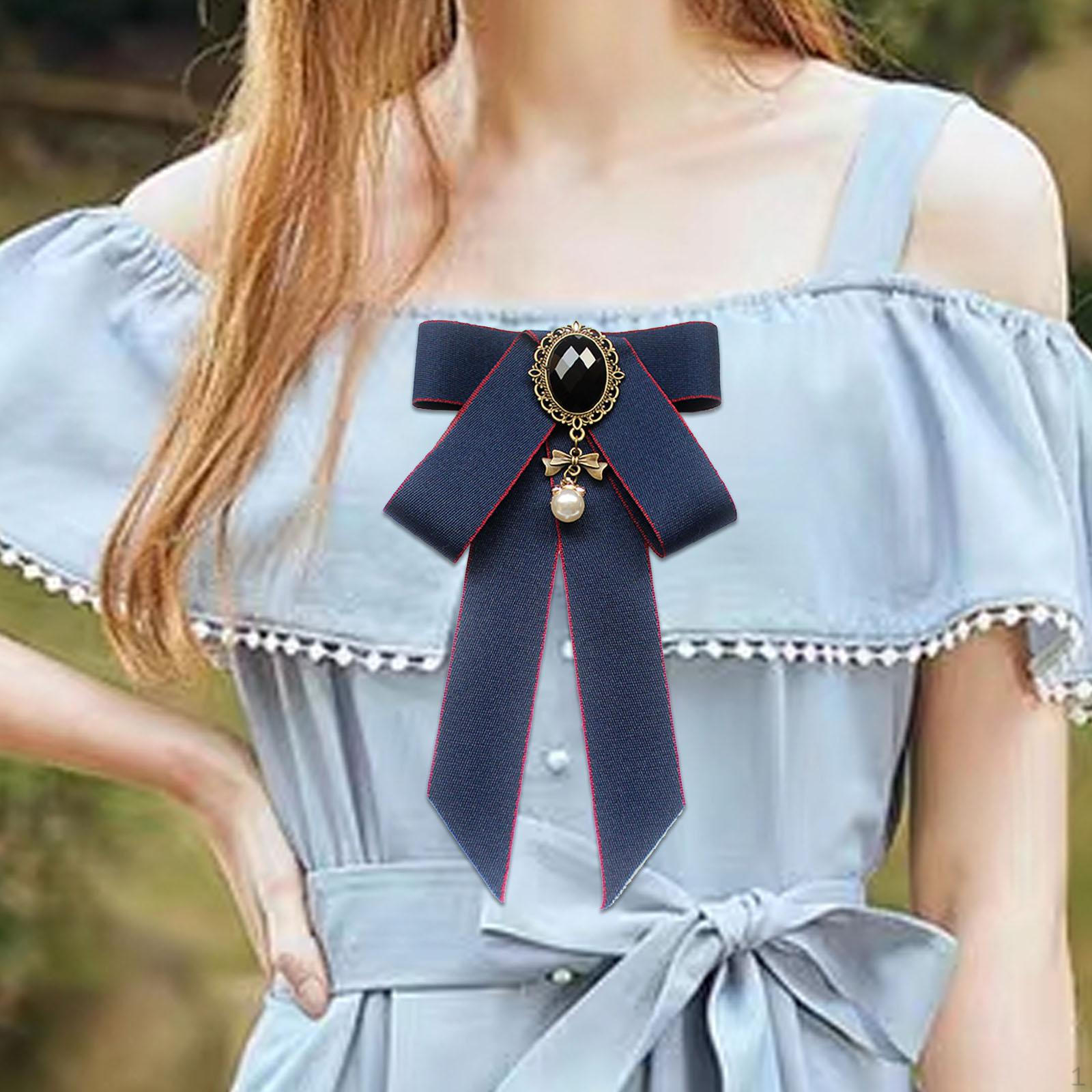 

Галстук-бабочка, брошь на ленте, рубашка с бантом на шею для костюма темно-синий