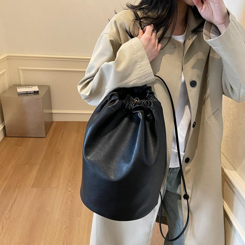 Pu weiche Umhängetasche Damen Herbst und Winter neue Mode Retro Bucket Bag lässiger Rucksack mit großem Fassungsvermögen