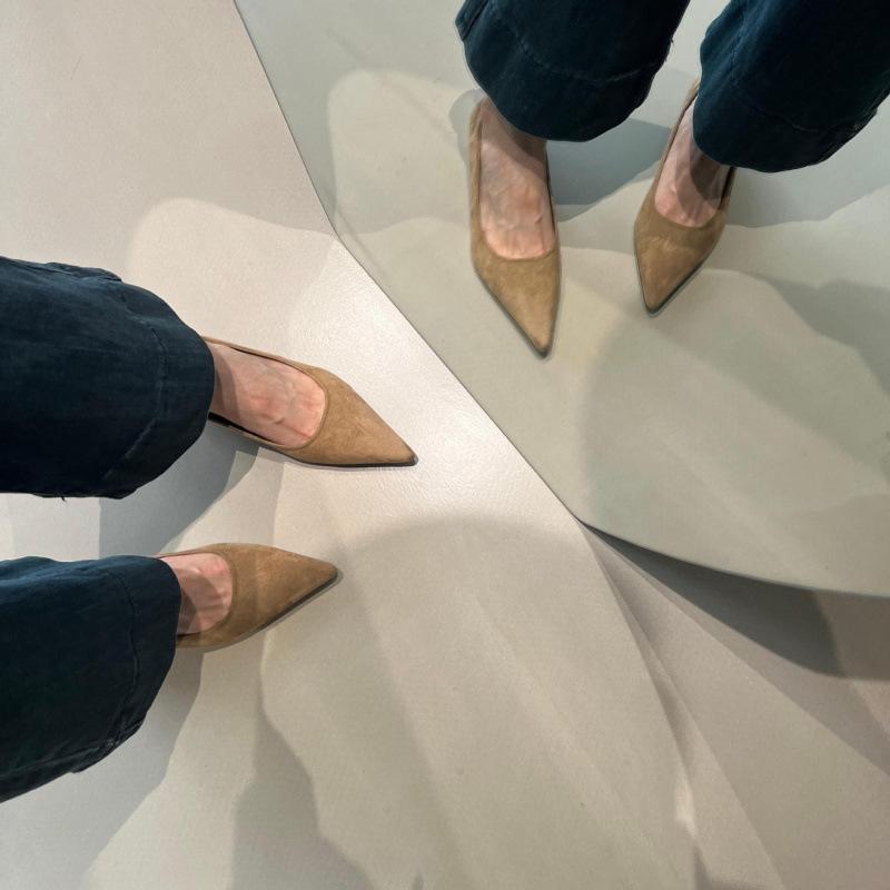 Schwarze Wildleder-Pumps mit dünnem Absatz Damenschuhe 2025 neu Frühling, Herbst und Winter Temperament Französisch spitz niedriger Absatz leichte Mundschuhe