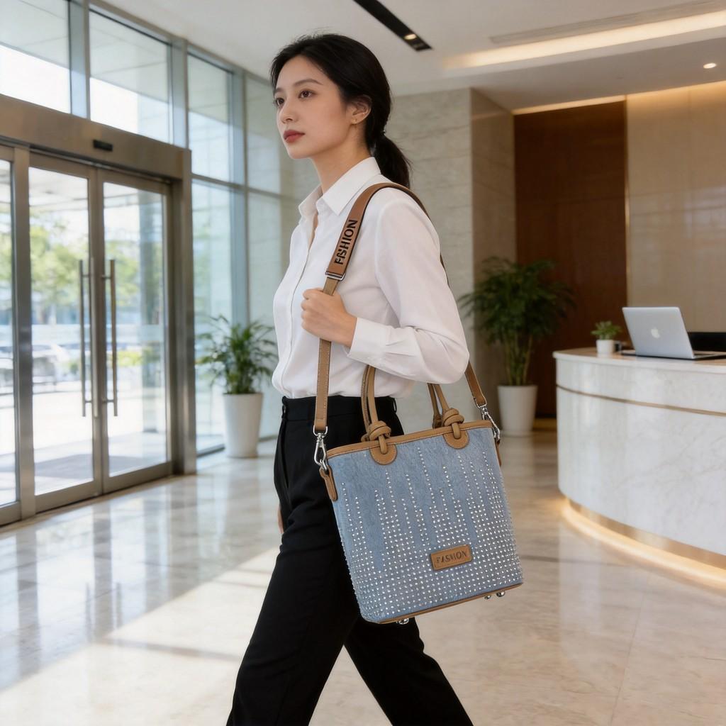 Simple Urban Style Pu Water Bucket Handbag With Detailing For Daily Wear