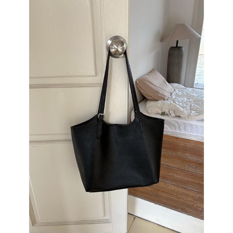 

Ретро-сумка большой вместимости для женской сумки. Новая модная корейская версия универсальной сумки-тоут. Модная сумка на одно плечо для работы и поездок на работу.