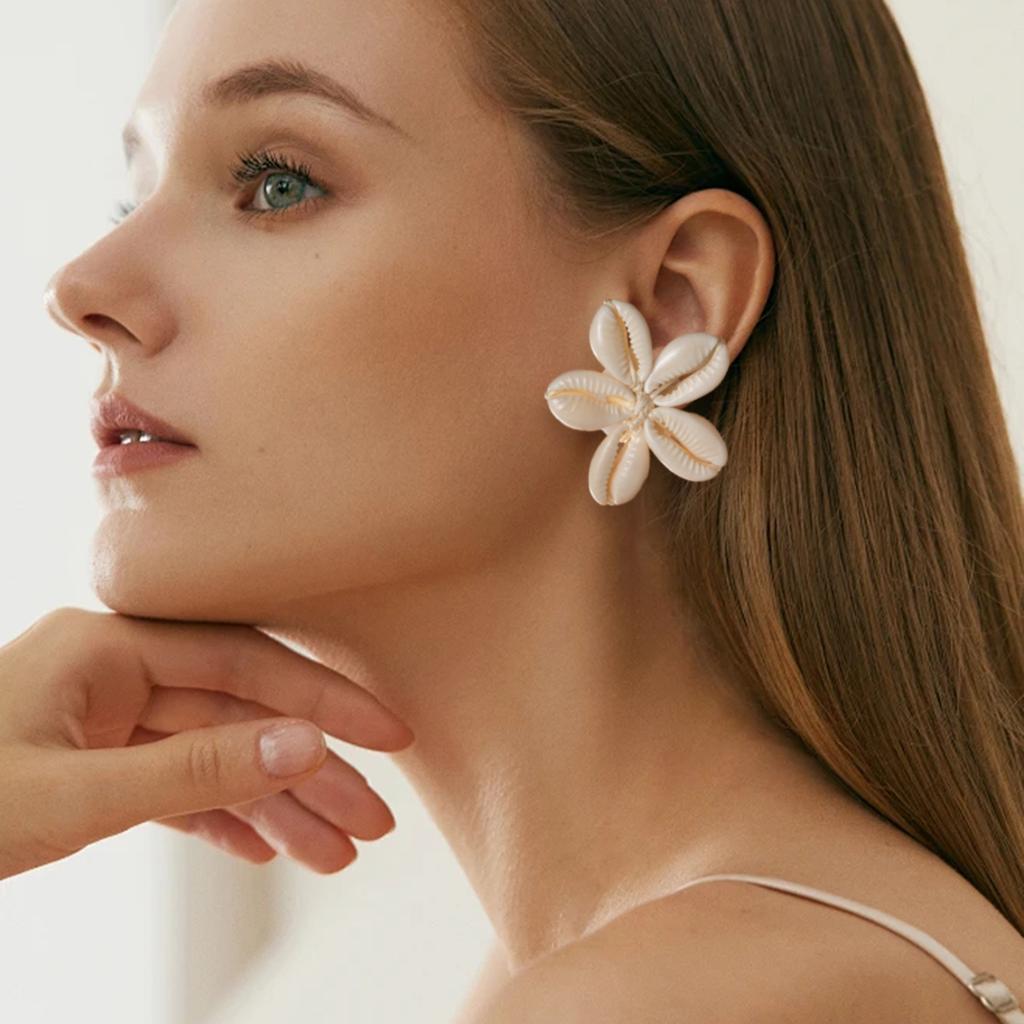 Beach vacation style seashell woven flower earrings suitable for wearing during summer play