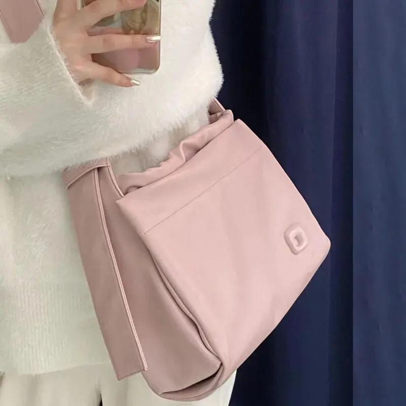 Velkokapacitní taška tote z měkké kůže Jarní ležérní taška na dojíždění Jednoramenní šikmá taška pro vysokoškolské studenty do třídy