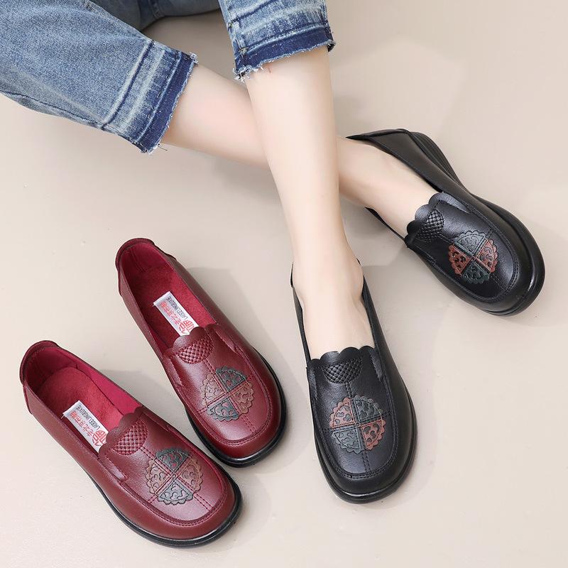 2026 Spring New Fashion Breathable Middle and Elderly Mom's Shoes Old Beijing Cloth Shoes