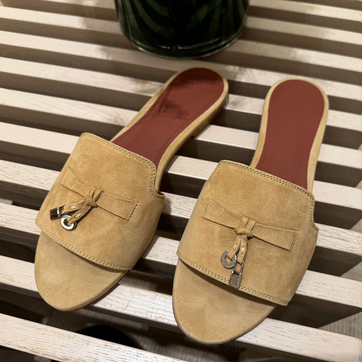 

2025 summer new niche design French one-word cool slippers fringed pendant flat-bottomed slippers women s wear 40 абрикосовый