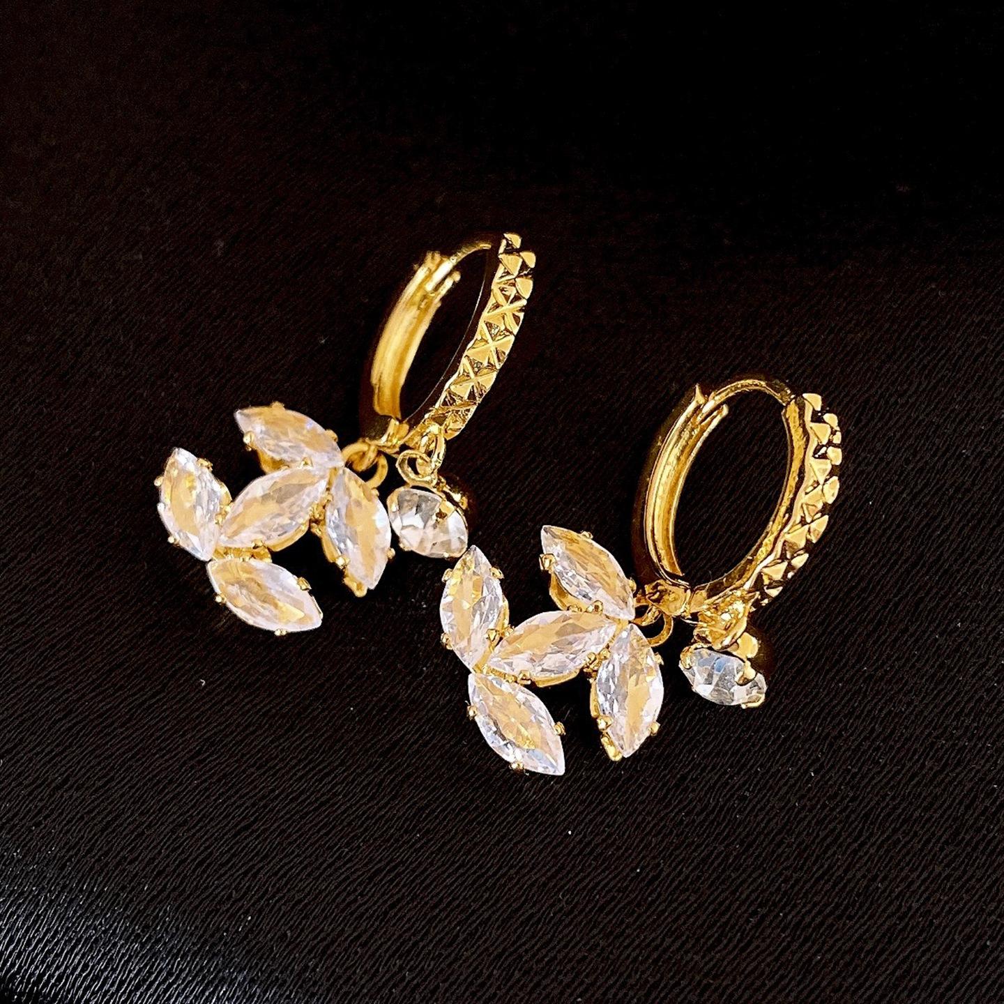 French retro zircon letter pearl earrings wind ear buckles fashionable exquisite simple earrings