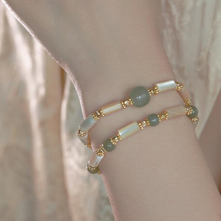 Elegant and gentle natural Hetian jade bracelet for women, vintage light luxury niche white butterfly shell bamboo knot bracelet jewelry