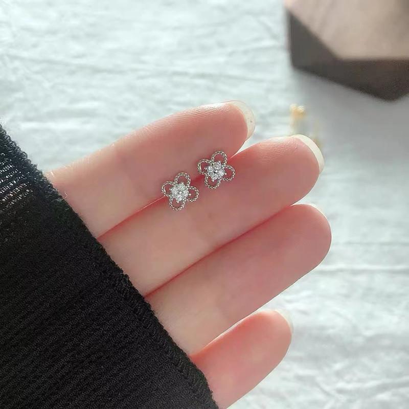 

Серьги-гвоздики в форме цветка из полого серебра 925 пробы с инкрустацией из циркония и бриллиантов, миниатюрные, легкие, роскошные, изысканные и универсальные серьги для женщин 925