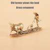 1 kus Vintage Domácí Ozdoba Kolekce Čajové Zvířátko Mosazná Řezba Úchyty Kovové Řemesla Starý Farmář A Kráva Dekorace Obývacího Pokoje