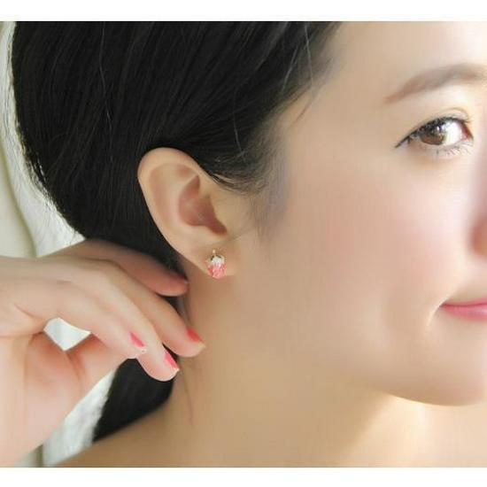 Korean Style Exquisite Strawberry Oil Stud Earrings - Fresh, Sweet Fashion Ear Accessories