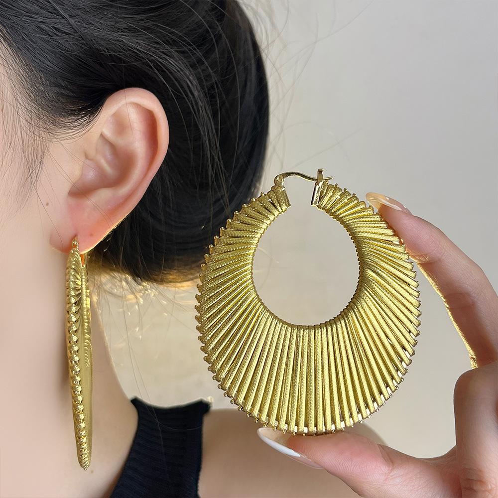 European and American Retro Exaggerated Hand-woven Earrings Exaggerated Personality Fashionable Earrings High-end Temperament Versatile Earrings Women