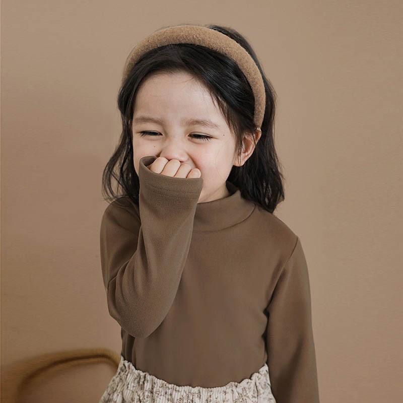 

Детские топы с длинным рукавом: Весенне-осенние стили, зимний бархат, модные футболки с полувысоким воротником для мальчиков и девочек. 130 cm