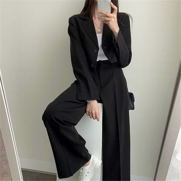 Look Stylish and Confident In This Fashionable and Petite-friendly Suit