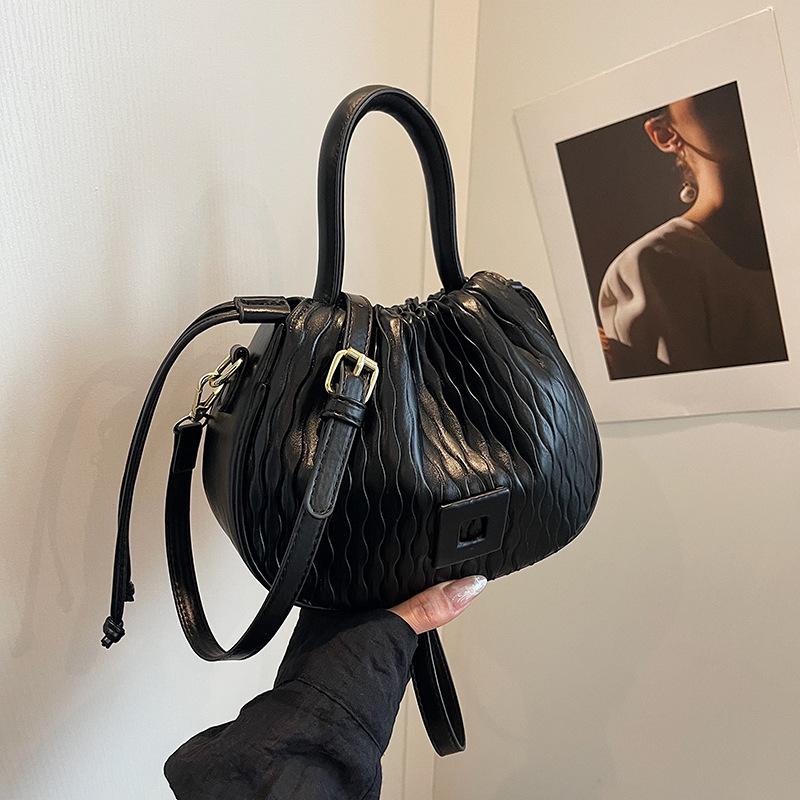 Niche design bag 2025 new fashion summer Internet celebrity popular handbag versatile shoulder messenger bag women's bag