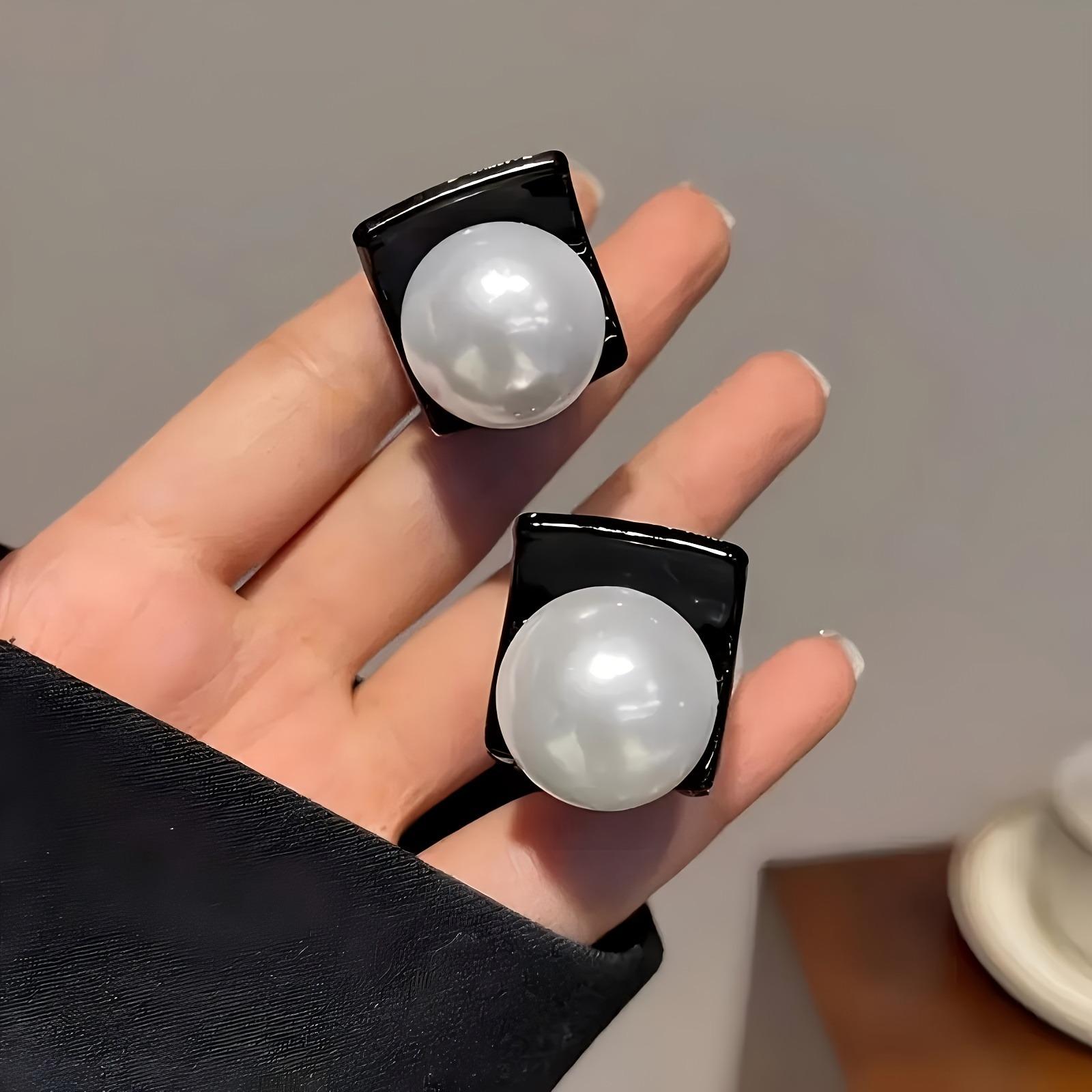 

2pcs Light Luxury Pearl Hair with Mini Strong Grip Design Suitable for Fragmented Fashion Elegant Texture Versatile Headwear