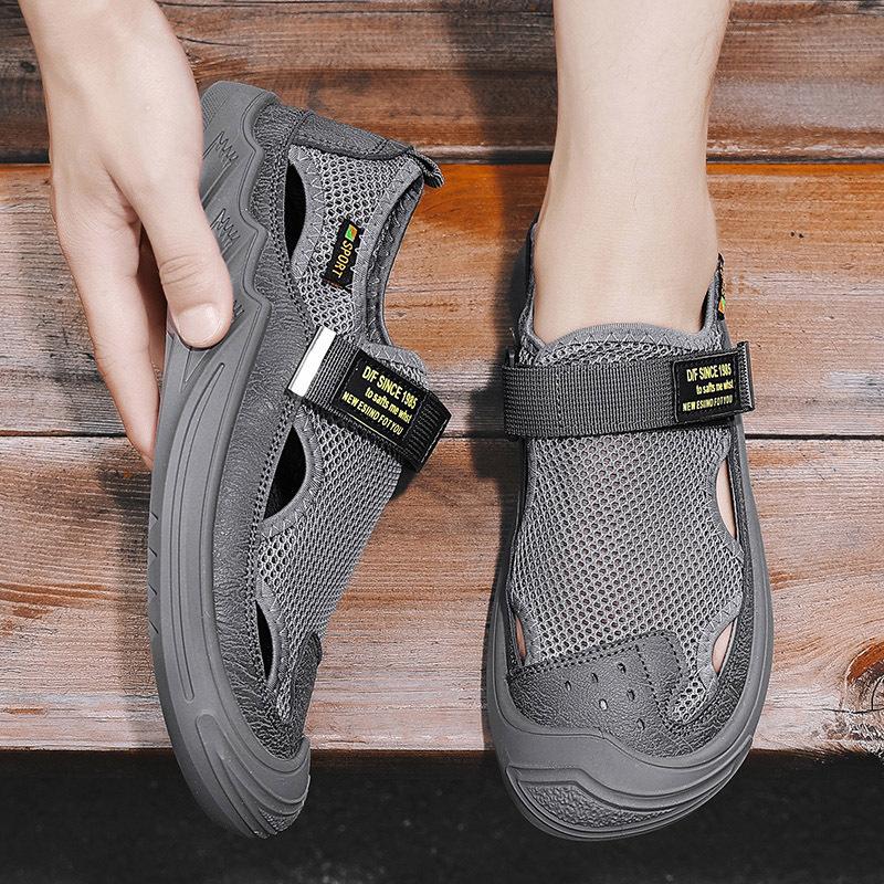 New mesh hollow sandals breathable and comfortable river shoes trendy versatile casual shoes hole shoes trendy shoes