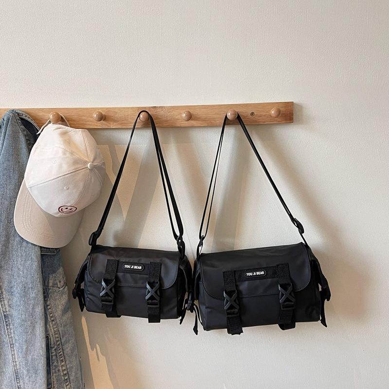 

New 2025 simple and fashionable large-capacity foreign-style street shoulder bag personalized fashion messenger bag trendy small square bag Small чёрный