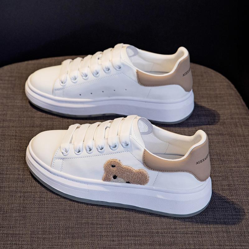

Маленькие белые туфли, женские весенние новые кожаные туфли с медведем, стильные спортивные повседневные кроссовки высокой версии, женские кроссовки 35