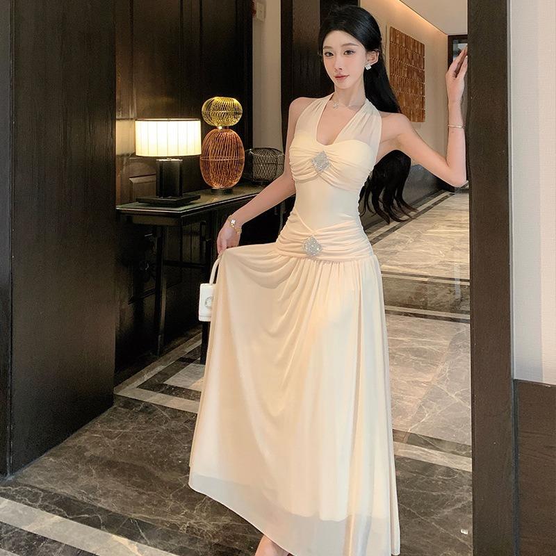 French Neck, Waist and Thin Seaside Vacation Dress, Sexy Halter, Pure Desire, Long and Advanced Waist Pinching Skirt