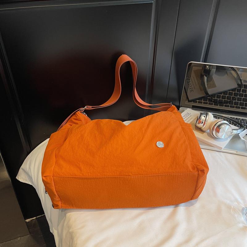 Minimalist and simple large capacity crossbody bag for women, 2026 new model, pure color, small crossbody bag, single shoulder s