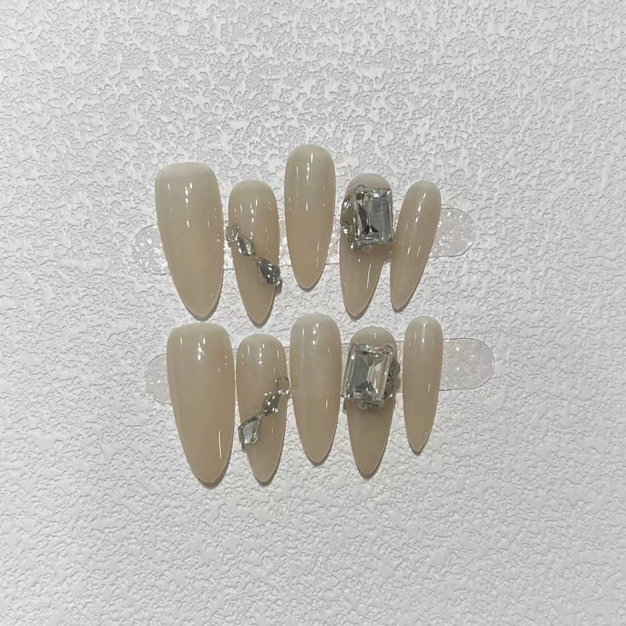 

Чисто ручная работа Элемент доспехов Ручная работа Высококачественный Принцесса Телесного цвета Белый Мерцающий бриллиант Капля воды Доспехи Съемные Large L