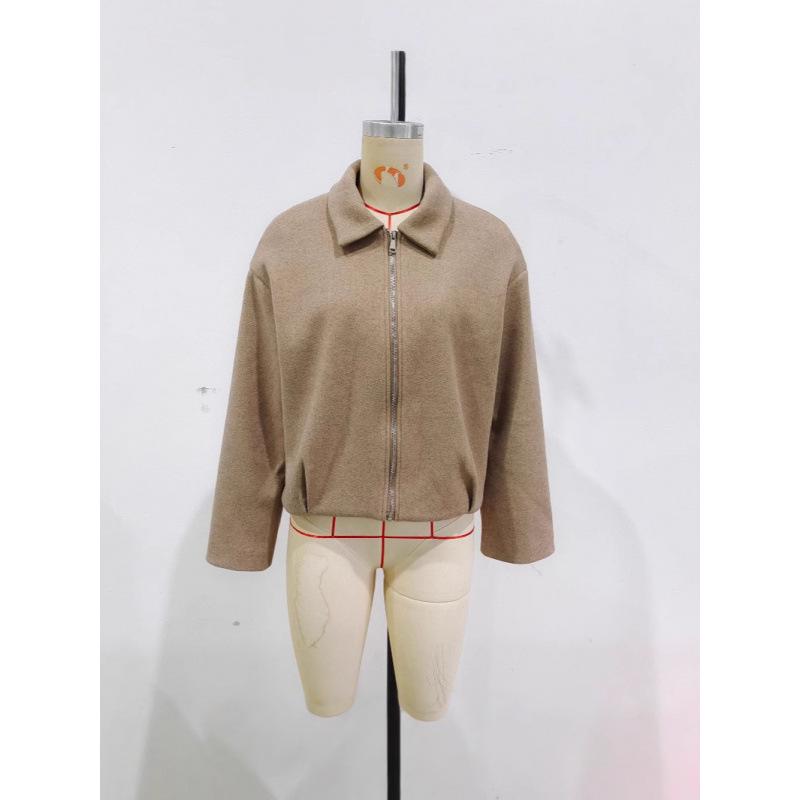 Women's Tweed Lapel Jacket: 2025 Spring/Autumn Fashion with Waist-Cinching Pleats and Zipper.