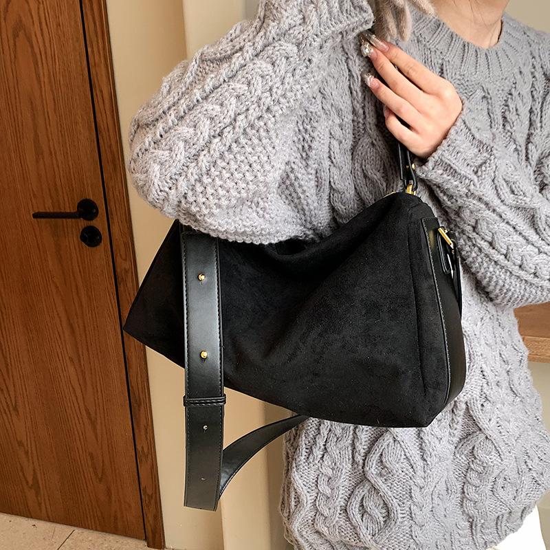 Brand design faux suede Female Messenger Crossbody bag Wide strap Shoulder Bag for lady handbag big capacity bolsos totes brown