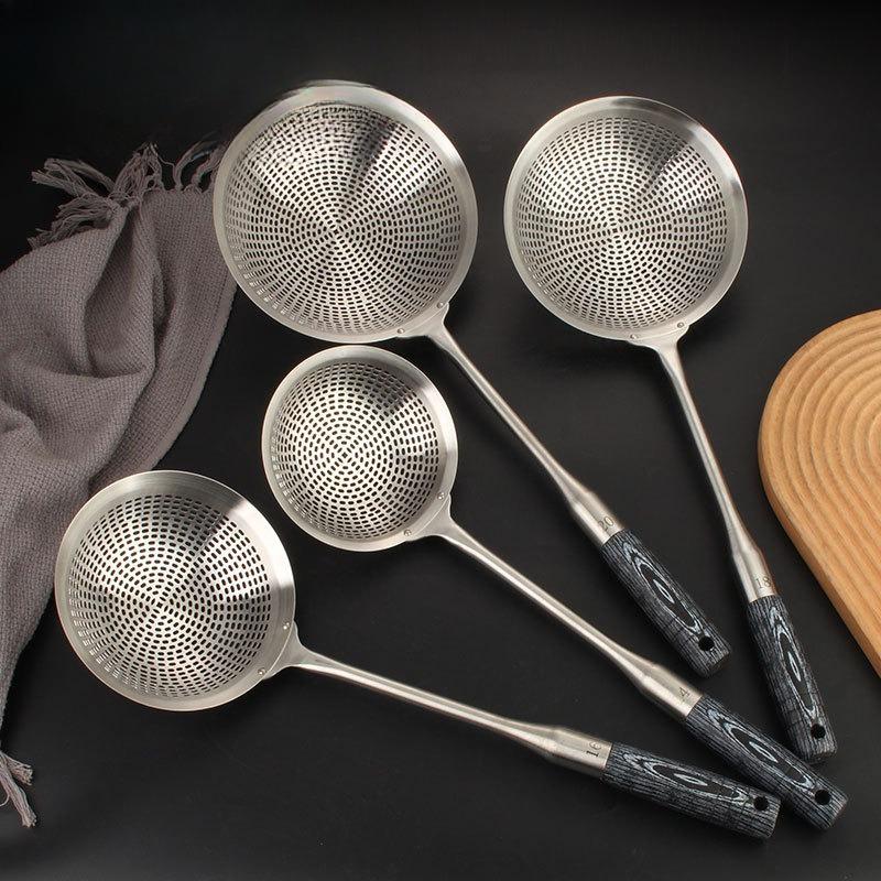 Stainless Steel Strainer for Household Kitchen and Dining, Extended Grease Trap for Scooping Noodles, Long-handled Filter Screen