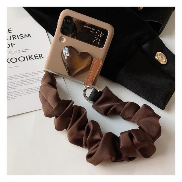 

Милый чехол для телефона с 3d сердечком для Samsung Galaxy Z Flip 4, жесткий чехол из ПК для Galaxy Z Flip 3 с тканевым браслетом For Samsung Z Flip 3