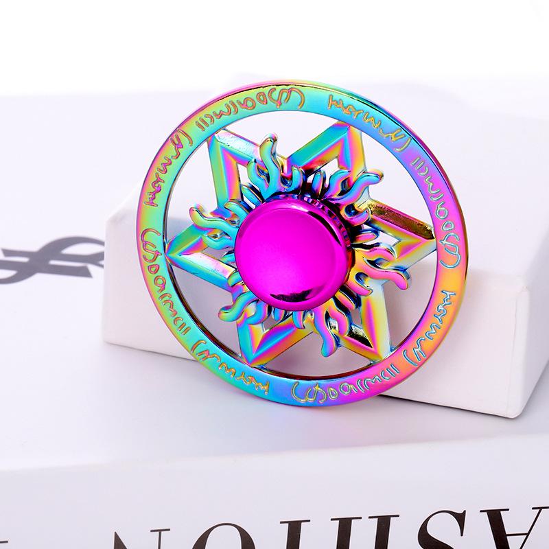 Metallischer Fidget Spinner mit landschaftlichem Motiv: Beliebtes Promi-Straßenmarkt-Dekompressionsspielzeug