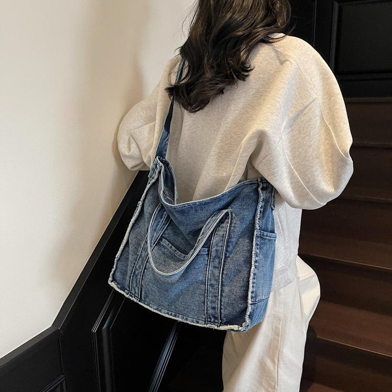 Jeanstasche Umhängetasche Lässig und Vielseitig Großvolumige Handgehaltene Crossbody-Tragetasche