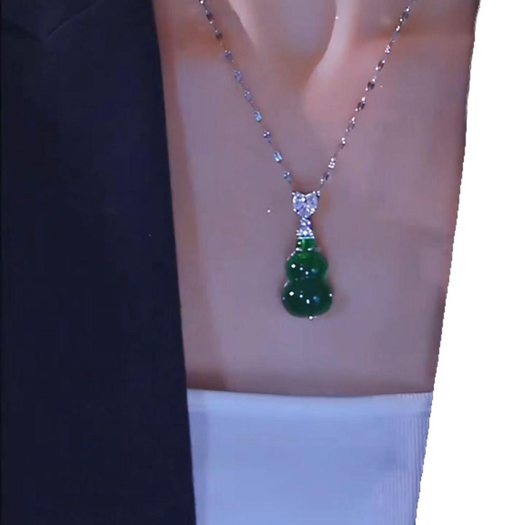 Elegant Heart Green Gourd Pendant Necklace - Women's Unique Design Clavicle Necklace