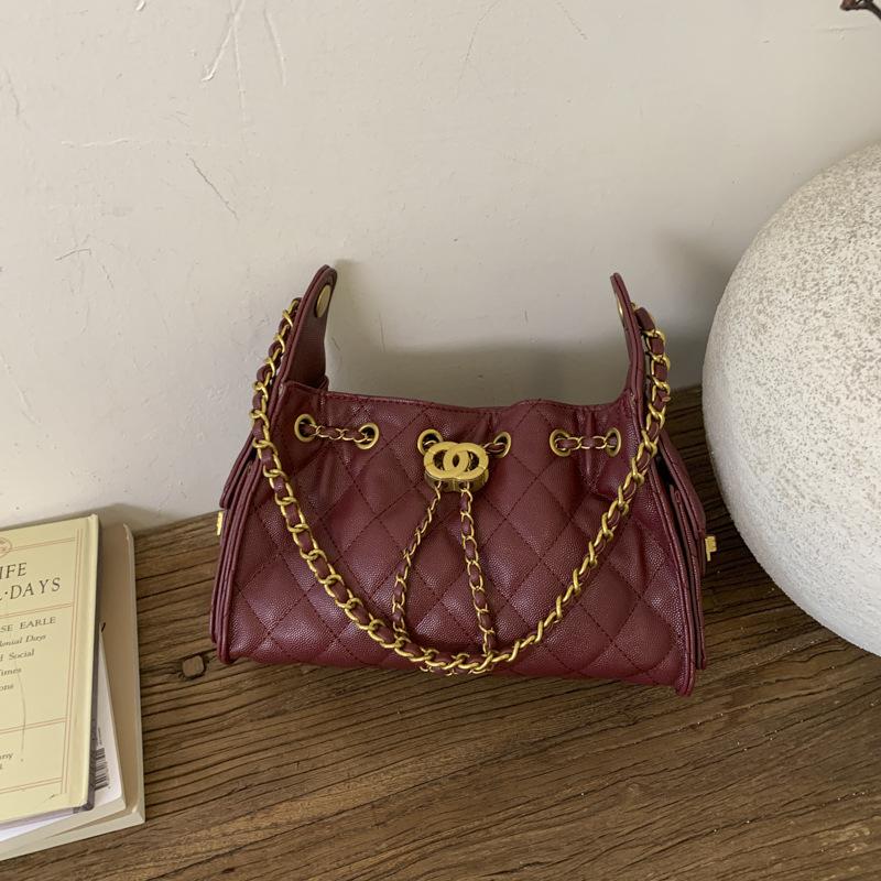 

Fashion diamond simple chain bag 2025 autumn new drawstring handbag temperament niche popular shoulder women s bag Small красный