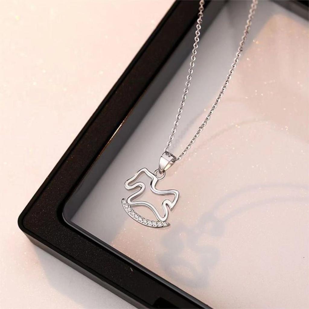 Trojan Horse Necklace Femininity Niche Design High-End Fashion Pendant Collarbone Chain Trendy Jewelry. Premium