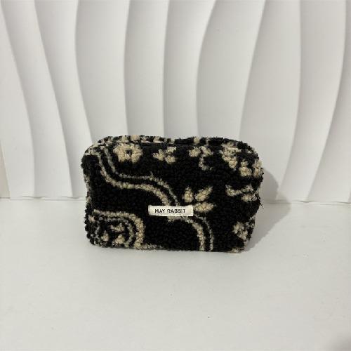 Japan and South Korea Plush Cosmetic Bag Cute Bear Portable Storage Toiletry Bag Girl Large-capacity Embroidered Bag