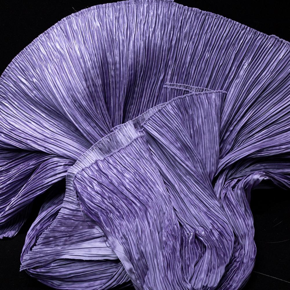 

Ткань с ярким блеском, водоотталкивающая, полиэстер, мелкая жатка, сценический фон светло-фиолетовый