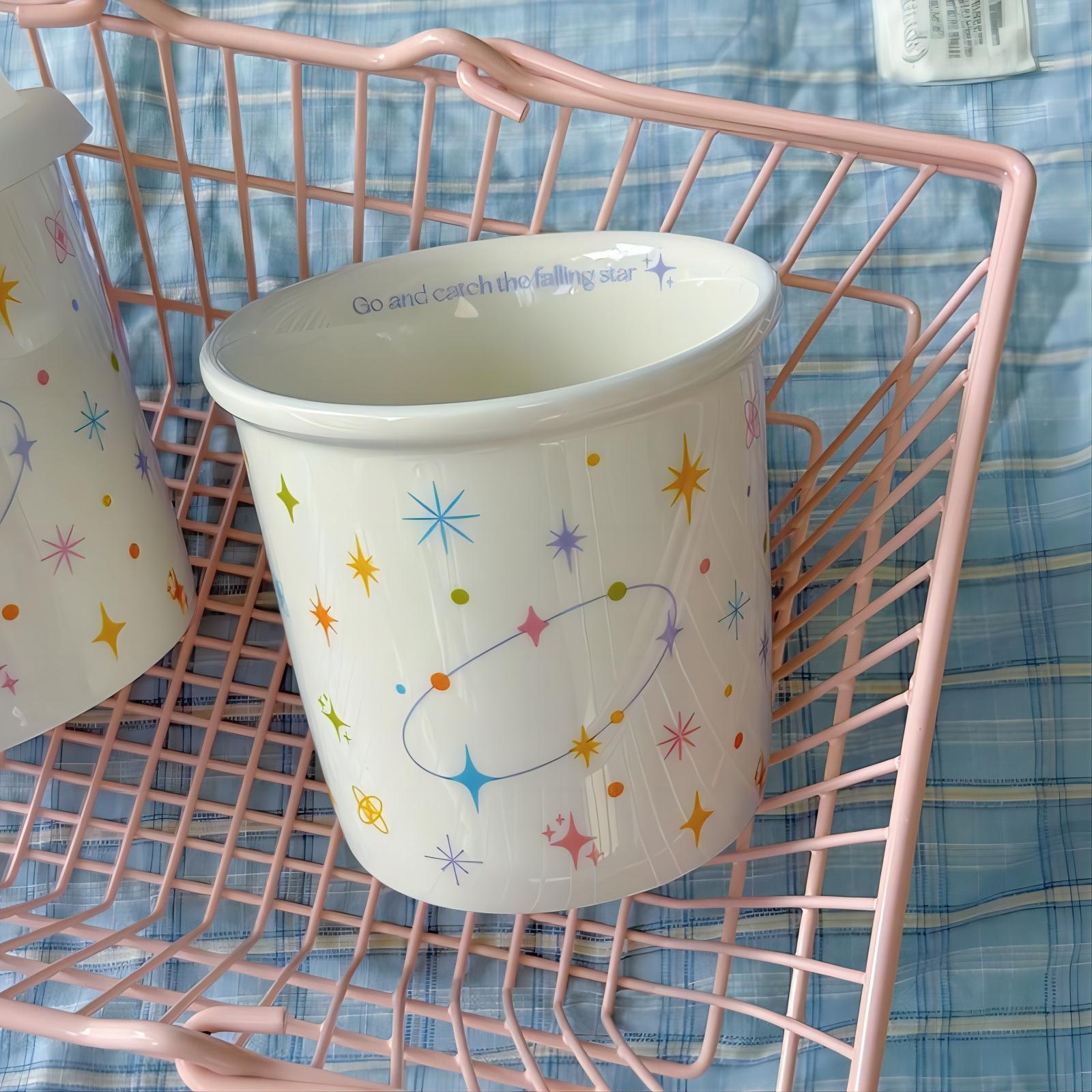 

Ins little turtle holds a coffee cup in hand 200-400ml