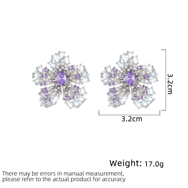 Women's Light Luxury Design Elegant Three-Dimensional Flower Earrings Fashionable And Versatile Niche Design Earrings