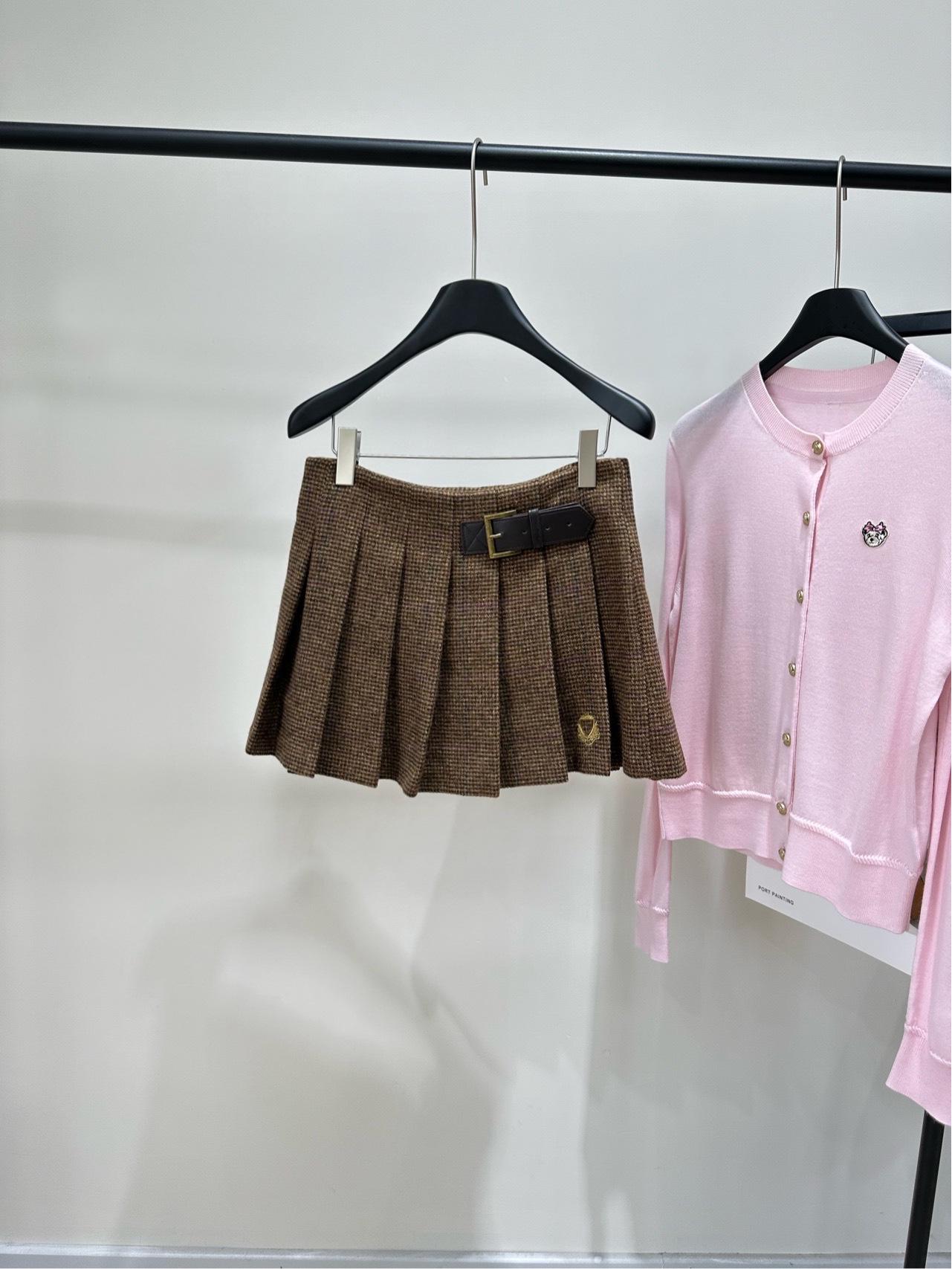 2025 Autumn/Winter Zhao Lusi Brown Plaid Logo Leather Buckle High Waist Pleated Mini Skirt - Slimming & Youthful Style M