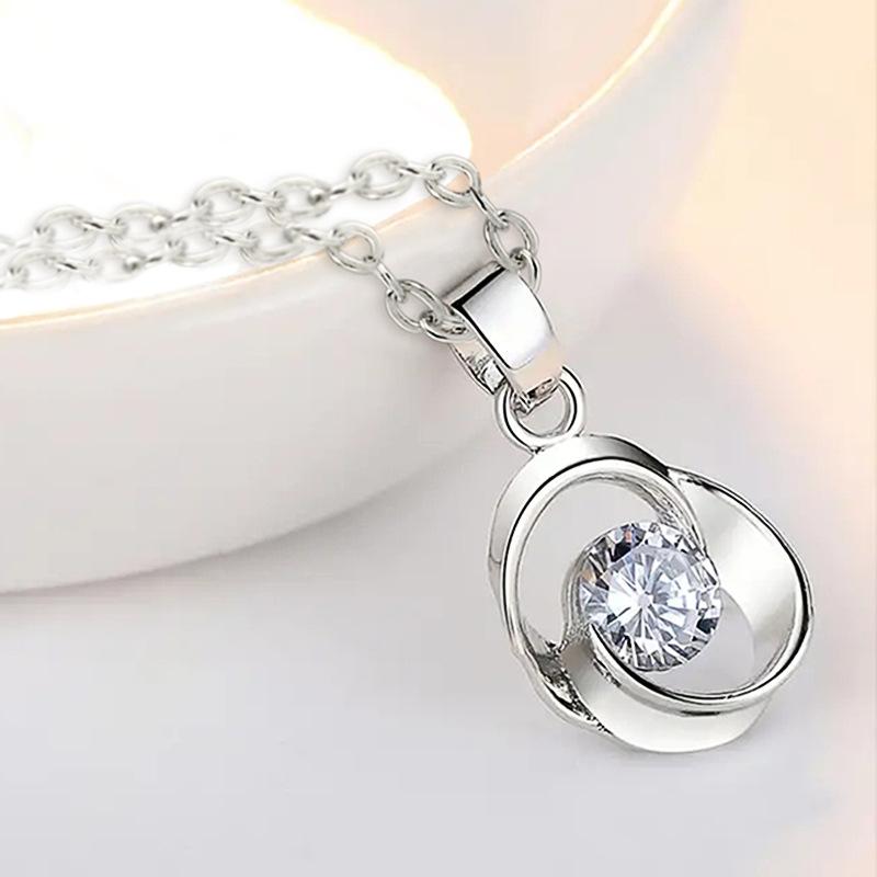 Love At First Sight, Rotating Love Necklace Woman, Simple Temperament Creative Pendant, Four-Leaf Clover Versatile Item Decoration