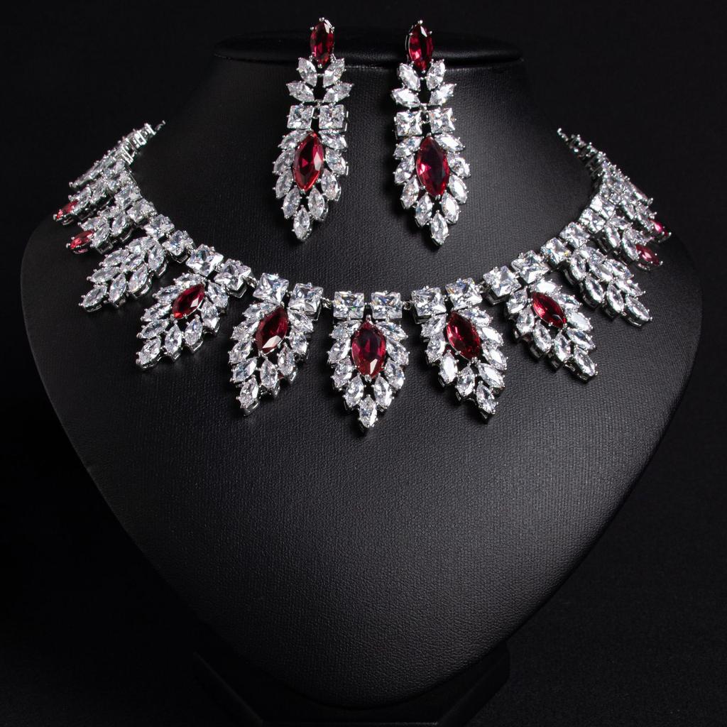 Damen Leichter Luxus Design Elegant Eingelegtes Zirkon Halskette Ohrhänger Set Modisch Und Vielseitig Nische Designgefühl Set